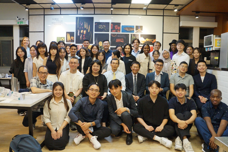 A group photo of IMES students and corporate mentors 